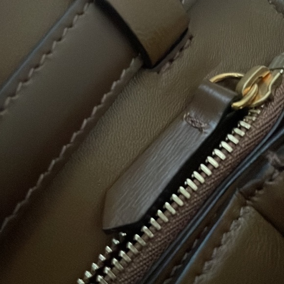 CELINE MEDIUM CLASSIC BAG IN BOX CALFSKIN
CAMEL - Picture 9 of 13